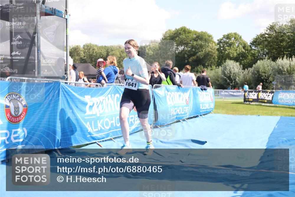25.08.2024 - Elbe Triathlon Hamburg H.Heesch http://msf.ph/oto/6880465 25.08.2024 12:25:26 Ziel 1641 meine-sportfotos.de