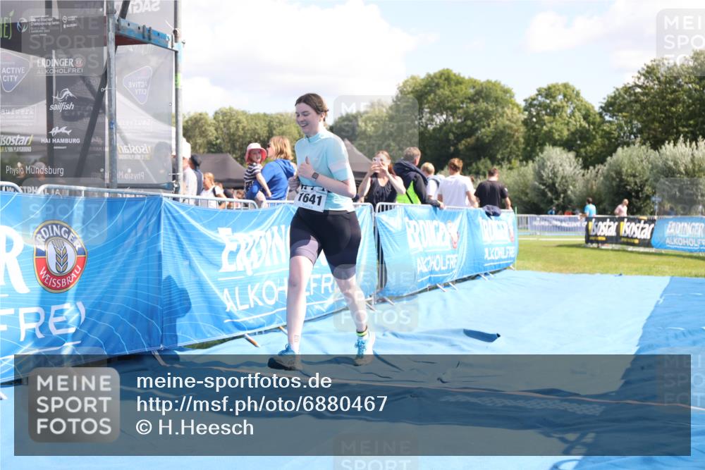 25.08.2024 - Elbe Triathlon Hamburg H.Heesch http://msf.ph/oto/6880467 25.08.2024 12:25:26 Ziel 1641 meine-sportfotos.de
