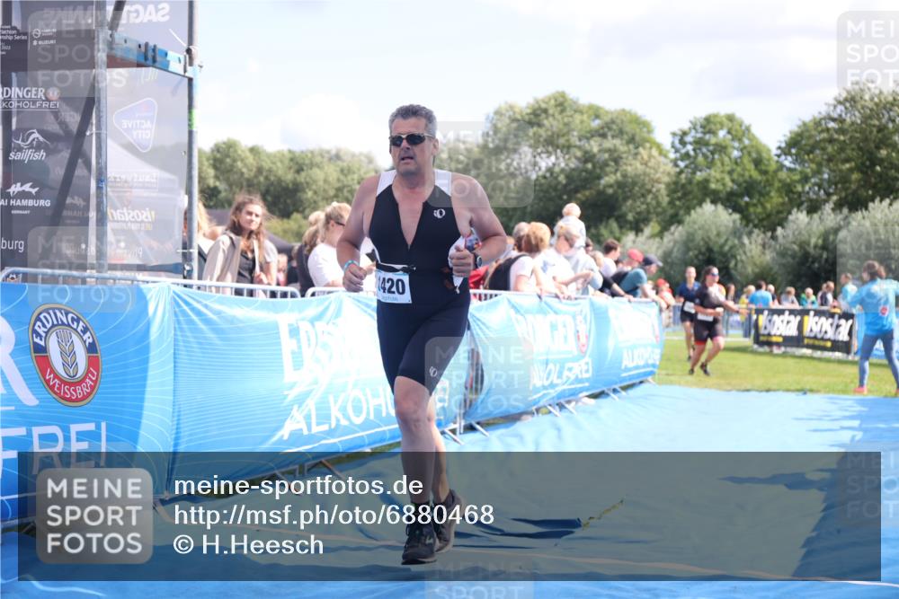 25.08.2024 - Elbe Triathlon Hamburg H.Heesch http://msf.ph/oto/6880468 25.08.2024 11:54:22 Ziel 1420, 1432 meine-sportfotos.de