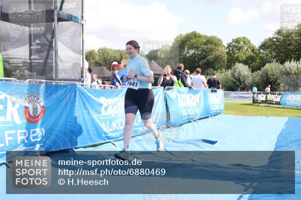 25.08.2024 - Elbe Triathlon Hamburg H.Heesch http://msf.ph/oto/6880469 25.08.2024 12:25:26 Ziel 1641 meine-sportfotos.de