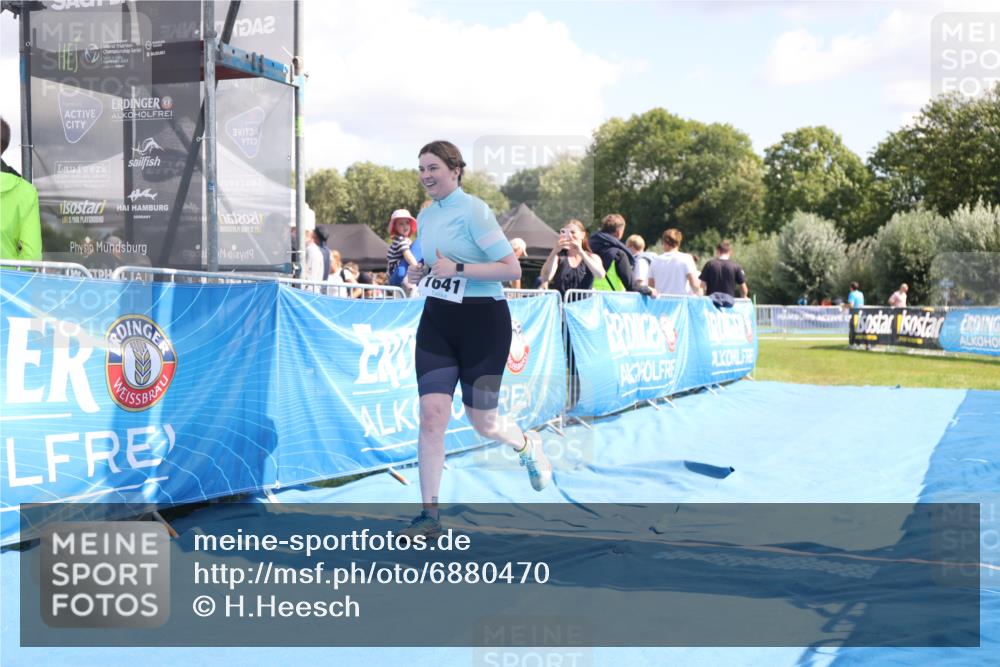25.08.2024 - Elbe Triathlon Hamburg H.Heesch http://msf.ph/oto/6880470 25.08.2024 12:25:26 Ziel 1641 meine-sportfotos.de