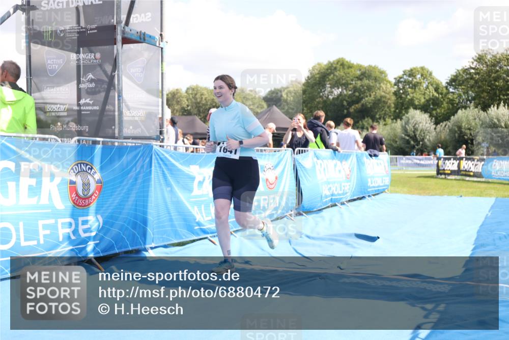 25.08.2024 - Elbe Triathlon Hamburg H.Heesch http://msf.ph/oto/6880472 25.08.2024 12:25:26 Ziel 1641 meine-sportfotos.de