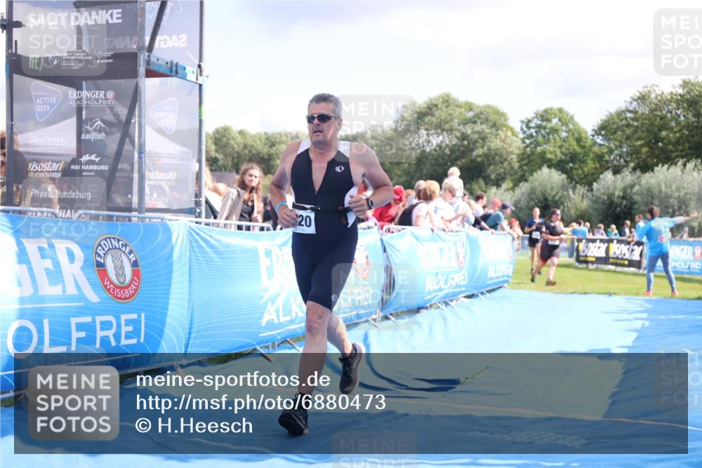 25.08.2024 - Elbe Triathlon Hamburg H.Heesch http://msf.ph/oto/6880473 25.08.2024 11:54:22 Ziel 1420, 1432 meine-sportfotos.de