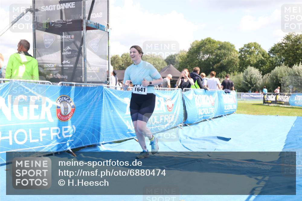 25.08.2024 - Elbe Triathlon Hamburg H.Heesch http://msf.ph/oto/6880474 25.08.2024 12:25:26 Ziel 1641 meine-sportfotos.de