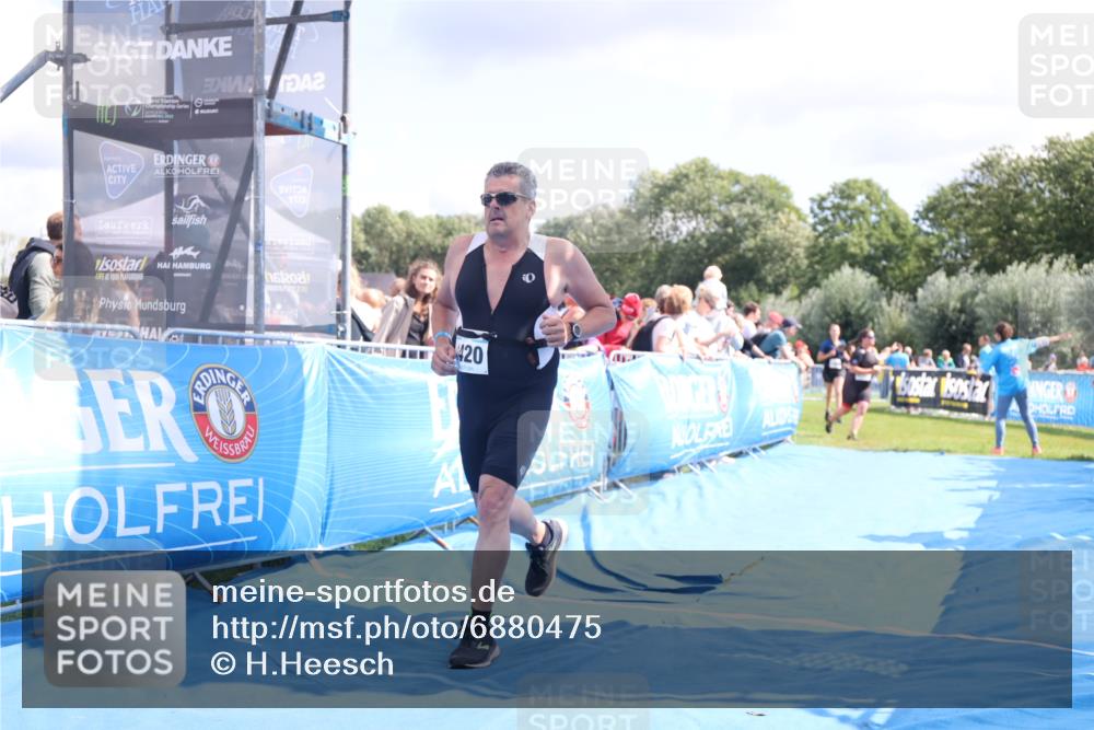 25.08.2024 - Elbe Triathlon Hamburg H.Heesch http://msf.ph/oto/6880475 25.08.2024 11:54:22 Ziel 1420, 1432 meine-sportfotos.de