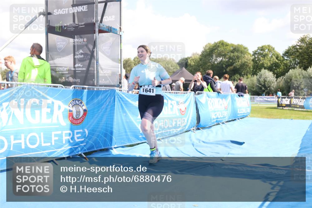 25.08.2024 - Elbe Triathlon Hamburg H.Heesch http://msf.ph/oto/6880476 25.08.2024 12:25:26 Ziel 1641 meine-sportfotos.de