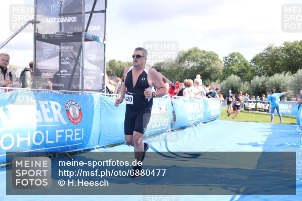 25.08.2024 - Elbe Triathlon Hamburg H.Heesch http://msf.ph/oto/6880477 25.08.2024 11:54:23 Ziel 1420, 1432 meine-sportfotos.de