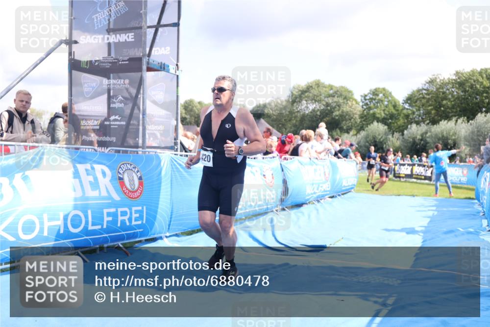 25.08.2024 - Elbe Triathlon Hamburg H.Heesch http://msf.ph/oto/6880478 25.08.2024 11:54:23 Ziel 1420, 1432 meine-sportfotos.de
