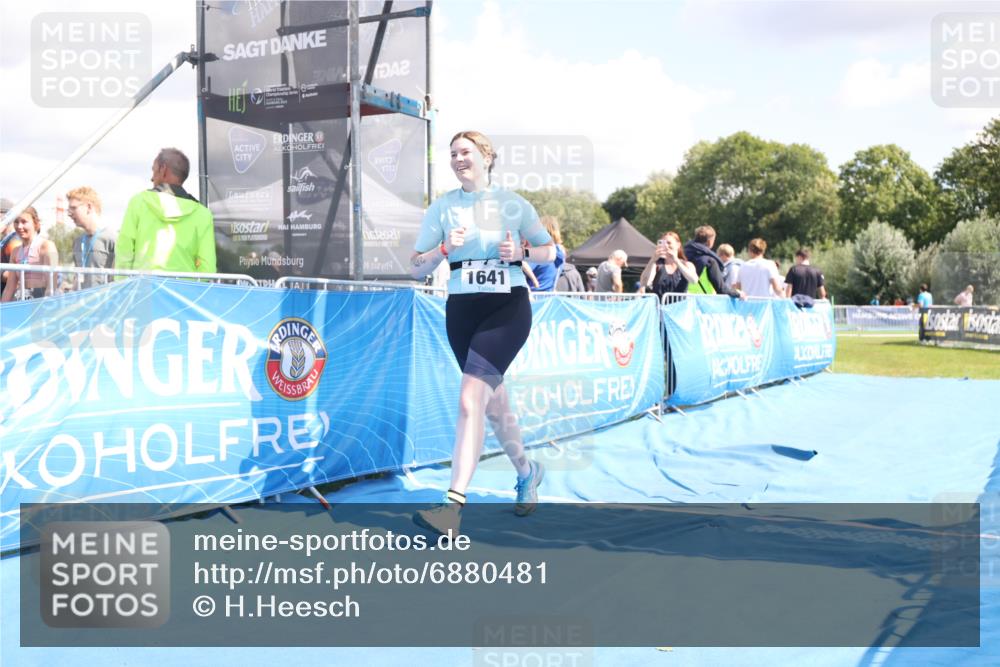 25.08.2024 - Elbe Triathlon Hamburg H.Heesch http://msf.ph/oto/6880481 25.08.2024 12:25:26 Ziel 1641 meine-sportfotos.de