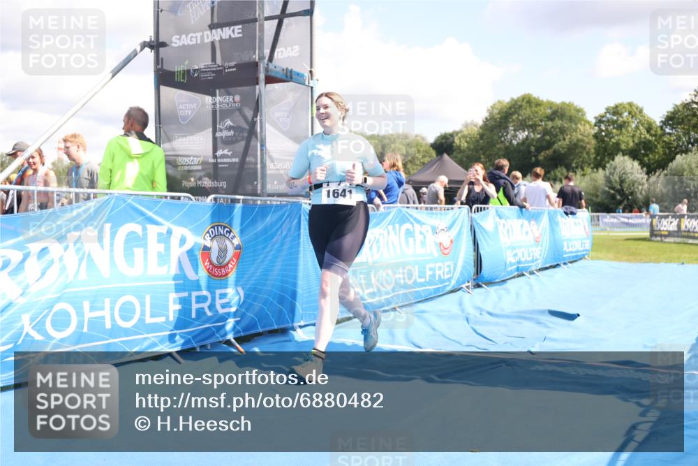 25.08.2024 - Elbe Triathlon Hamburg H.Heesch http://msf.ph/oto/6880482 25.08.2024 12:25:26 Ziel 1641 meine-sportfotos.de