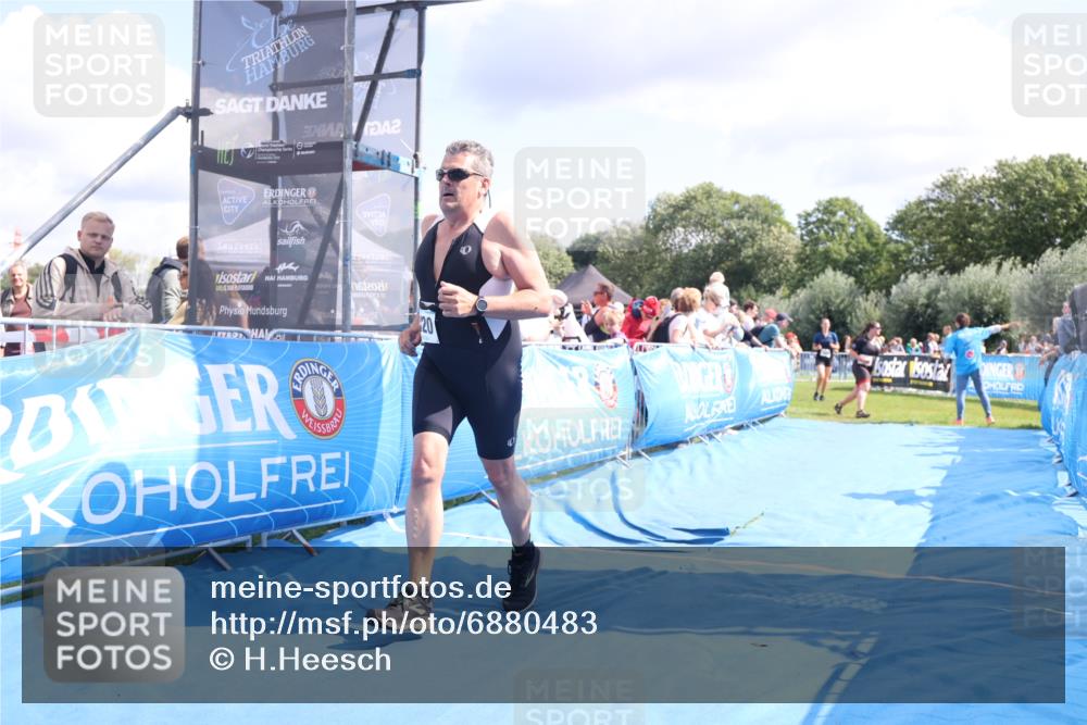 25.08.2024 - Elbe Triathlon Hamburg H.Heesch http://msf.ph/oto/6880483 25.08.2024 11:54:23 Ziel 1420, 1432 meine-sportfotos.de
