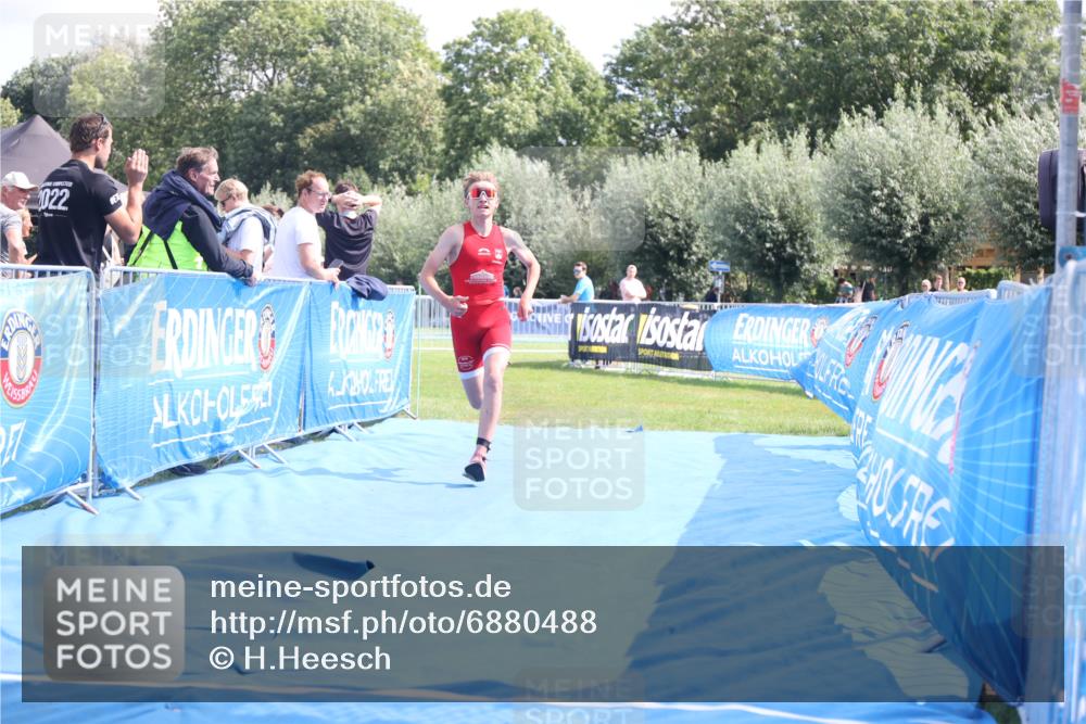 25.08.2024 - Elbe Triathlon Hamburg H.Heesch http://msf.ph/oto/6880488 25.08.2024 12:25:52 Ziel 1730 meine-sportfotos.de