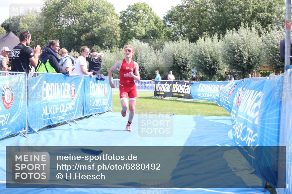 25.08.2024 - Elbe Triathlon Hamburg H.Heesch http://msf.ph/oto/6880492 25.08.2024 12:25:52 Ziel 1730 meine-sportfotos.de