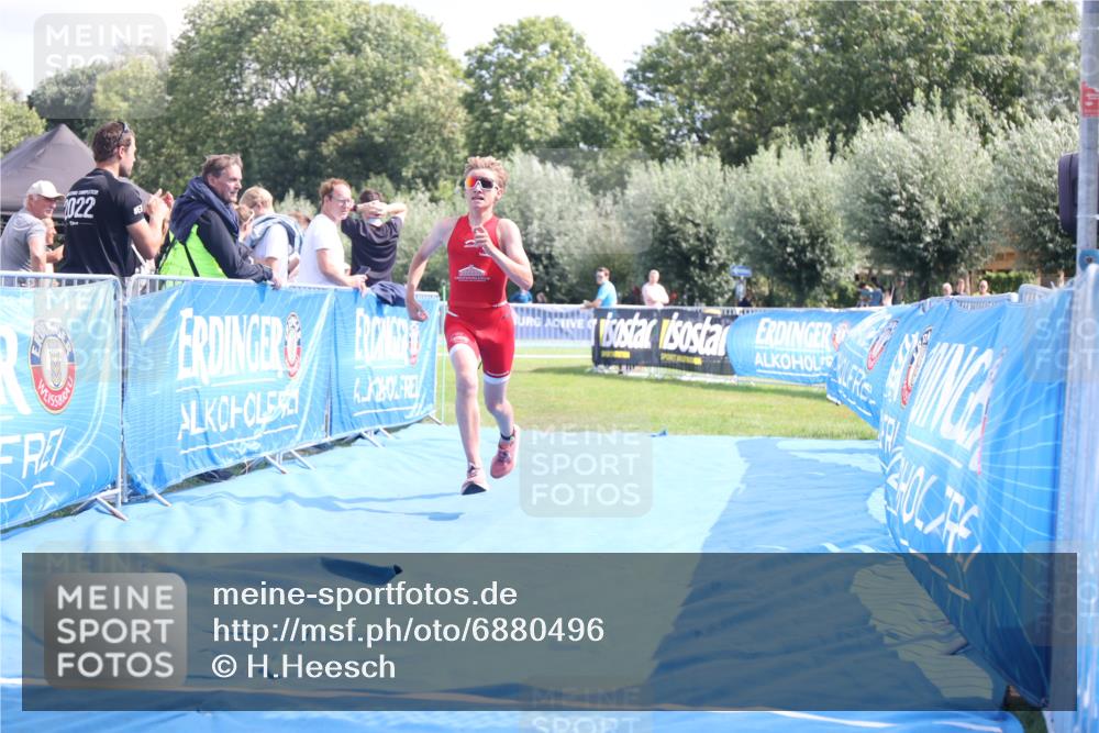 25.08.2024 - Elbe Triathlon Hamburg H.Heesch http://msf.ph/oto/6880496 25.08.2024 12:25:52 Ziel 1730 meine-sportfotos.de