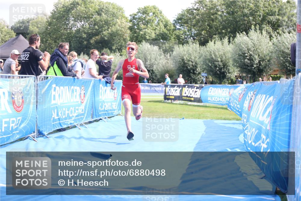 25.08.2024 - Elbe Triathlon Hamburg H.Heesch http://msf.ph/oto/6880498 25.08.2024 12:25:52 Ziel 1730 meine-sportfotos.de