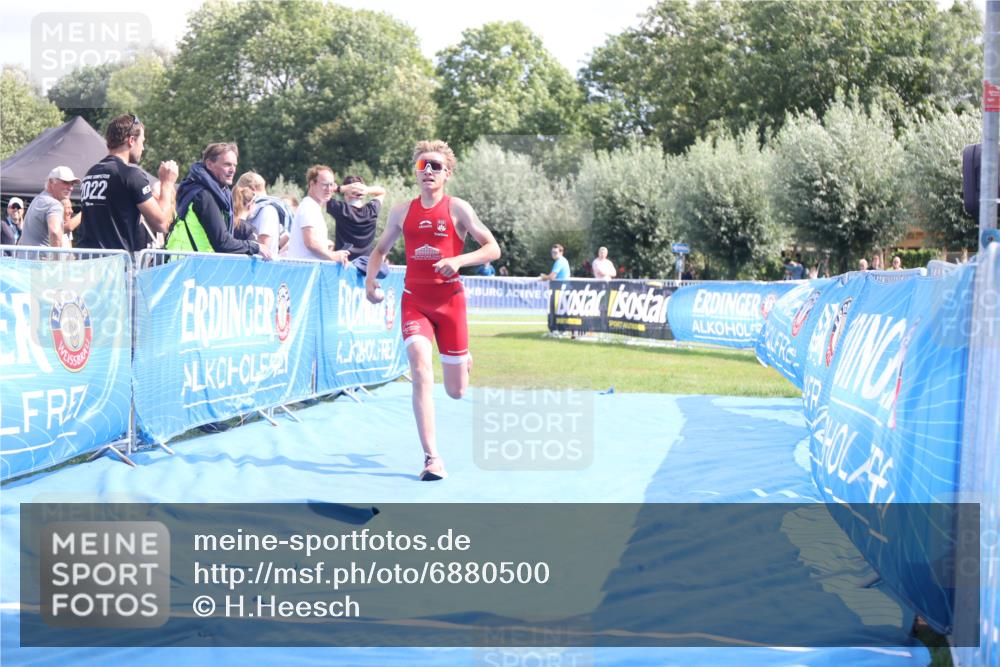 25.08.2024 - Elbe Triathlon Hamburg H.Heesch http://msf.ph/oto/6880500 25.08.2024 12:25:52 Ziel 1730 meine-sportfotos.de