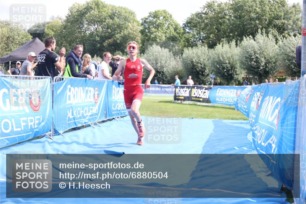 25.08.2024 - Elbe Triathlon Hamburg H.Heesch http://msf.ph/oto/6880504 25.08.2024 12:25:53 Ziel 1730 meine-sportfotos.de