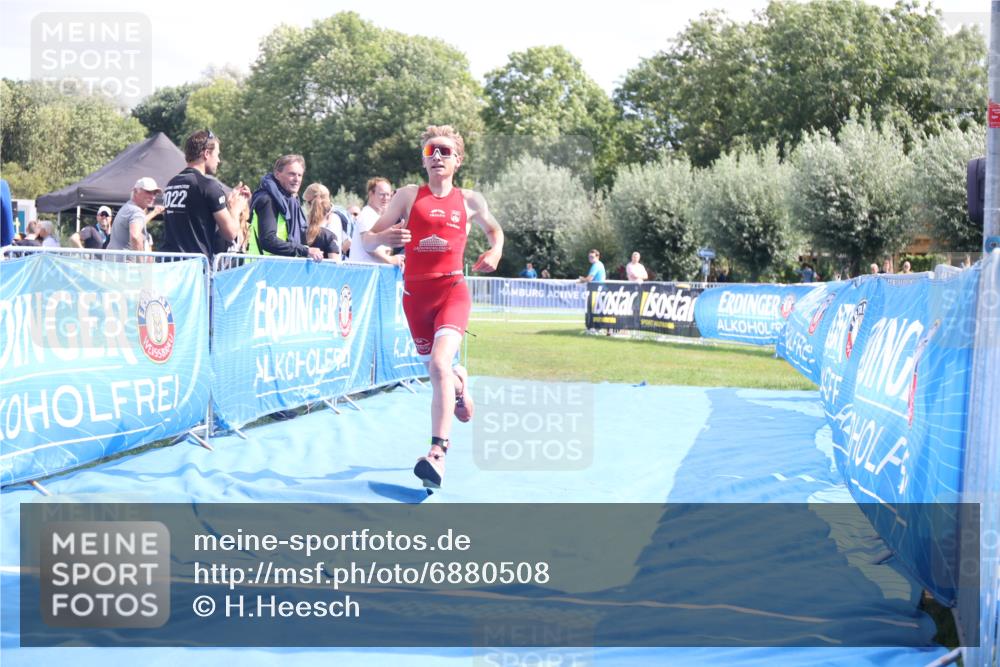 25.08.2024 - Elbe Triathlon Hamburg H.Heesch http://msf.ph/oto/6880508 25.08.2024 12:25:53 Ziel 1730 meine-sportfotos.de