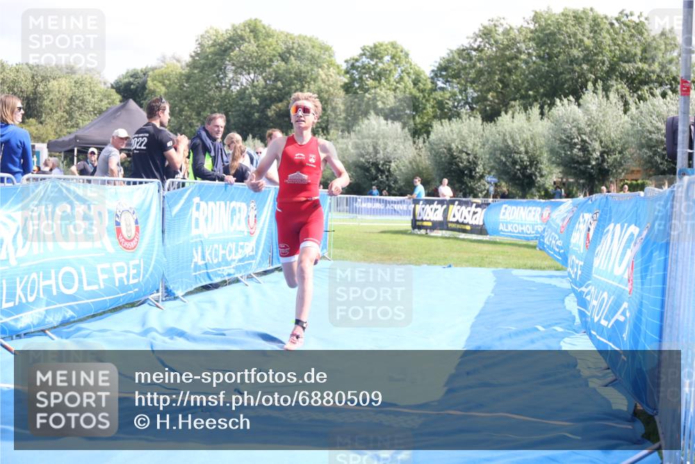 25.08.2024 - Elbe Triathlon Hamburg H.Heesch http://msf.ph/oto/6880509 25.08.2024 12:25:53 Ziel 1730 meine-sportfotos.de