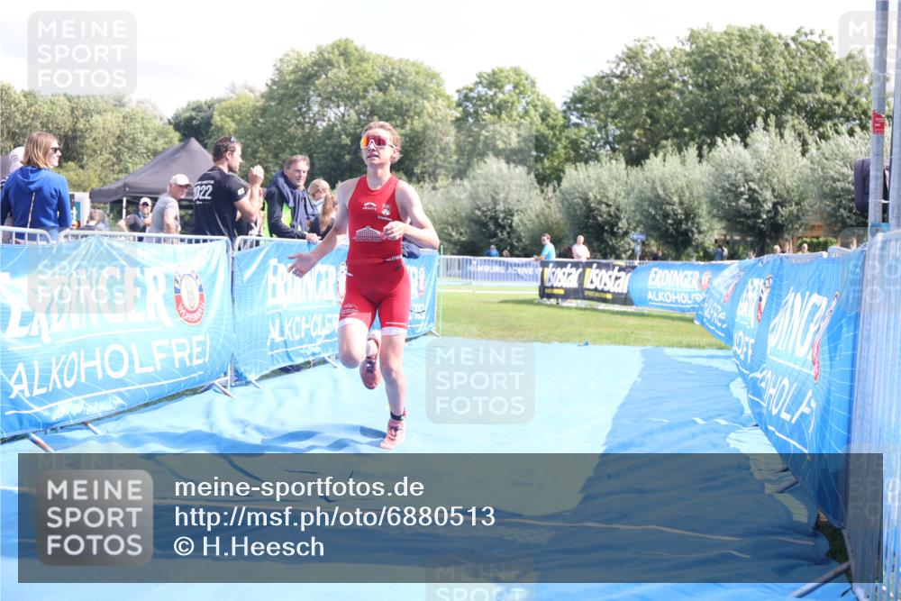 25.08.2024 - Elbe Triathlon Hamburg H.Heesch http://msf.ph/oto/6880513 25.08.2024 12:25:53 Ziel 1730 meine-sportfotos.de