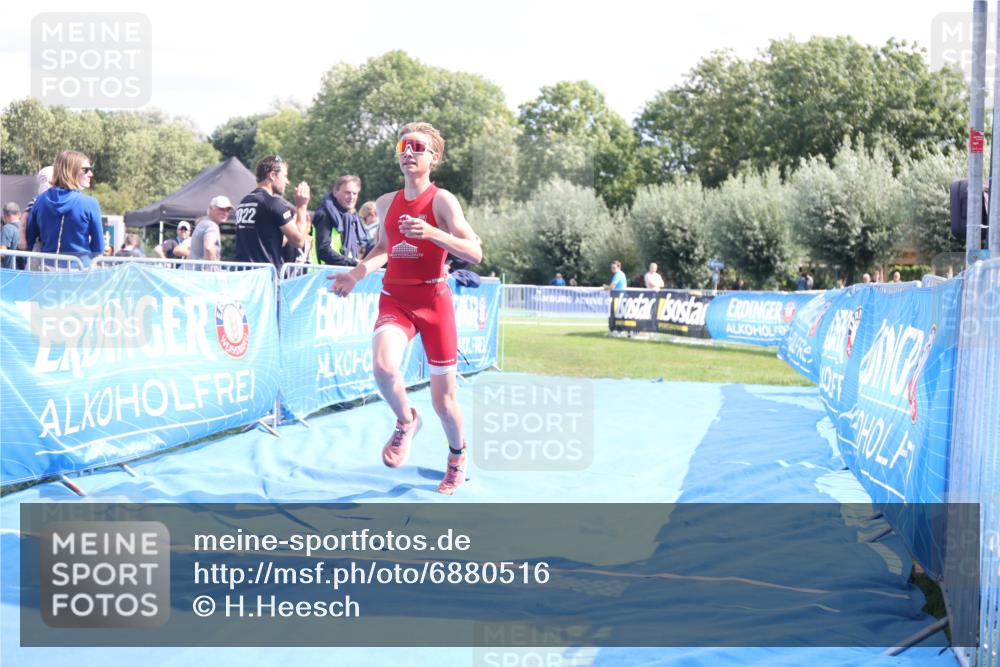 25.08.2024 - Elbe Triathlon Hamburg H.Heesch http://msf.ph/oto/6880516 25.08.2024 12:25:53 Ziel 1730 meine-sportfotos.de