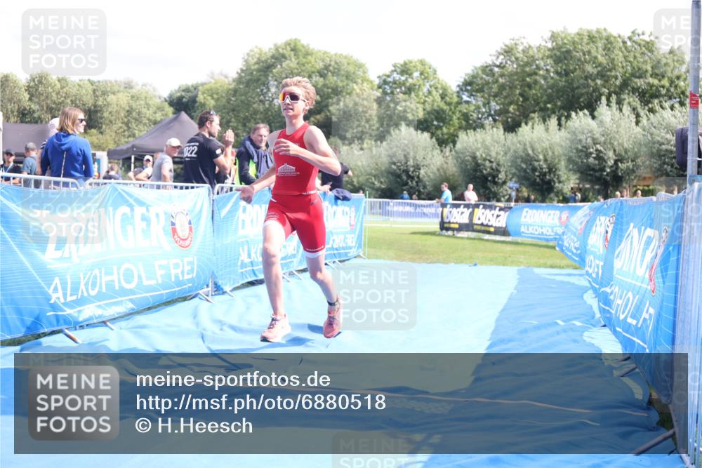 25.08.2024 - Elbe Triathlon Hamburg H.Heesch http://msf.ph/oto/6880518 25.08.2024 12:25:53 Ziel 1730 meine-sportfotos.de