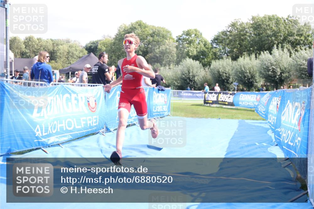 25.08.2024 - Elbe Triathlon Hamburg H.Heesch http://msf.ph/oto/6880520 25.08.2024 12:25:53 Ziel 1730 meine-sportfotos.de