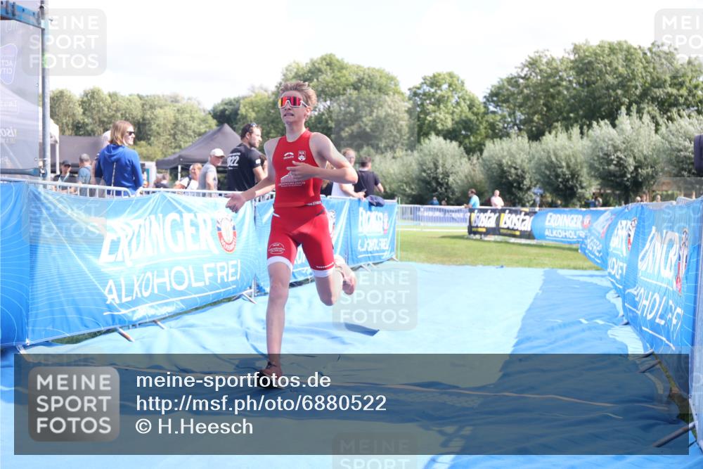25.08.2024 - Elbe Triathlon Hamburg H.Heesch http://msf.ph/oto/6880522 25.08.2024 12:25:53 Ziel 1730 meine-sportfotos.de