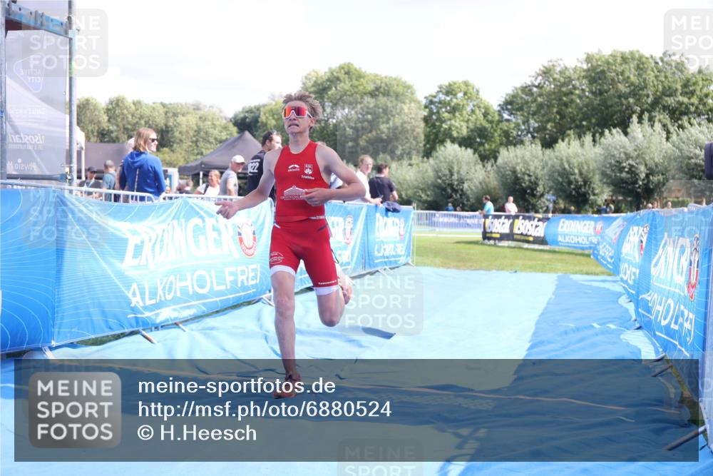 25.08.2024 - Elbe Triathlon Hamburg H.Heesch http://msf.ph/oto/6880524 25.08.2024 12:25:53 Ziel 1730 meine-sportfotos.de