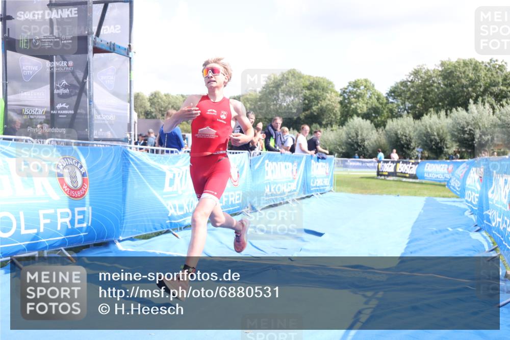 25.08.2024 - Elbe Triathlon Hamburg H.Heesch http://msf.ph/oto/6880531 25.08.2024 12:25:53 Ziel 1730 meine-sportfotos.de