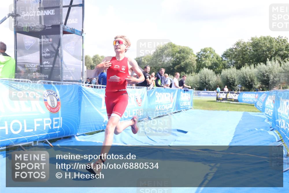25.08.2024 - Elbe Triathlon Hamburg H.Heesch http://msf.ph/oto/6880534 25.08.2024 12:25:53 Ziel 1730 meine-sportfotos.de