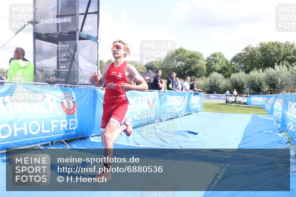 25.08.2024 - Elbe Triathlon Hamburg H.Heesch http://msf.ph/oto/6880536 25.08.2024 12:25:53 Ziel 1730 meine-sportfotos.de