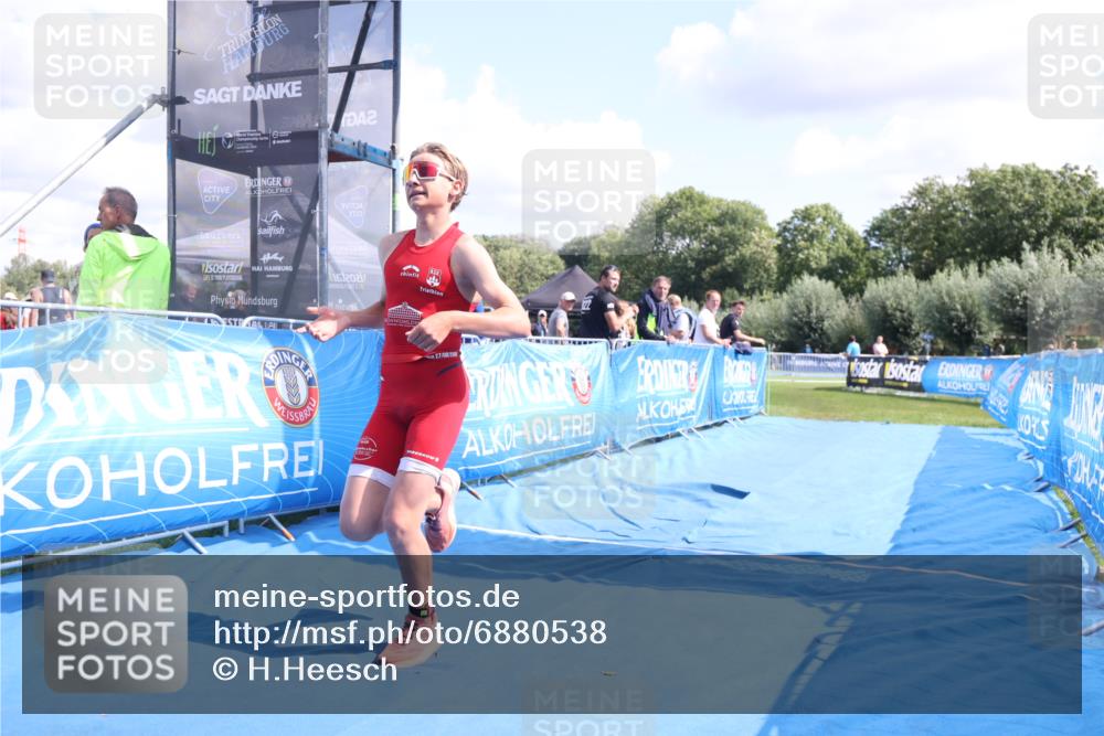 25.08.2024 - Elbe Triathlon Hamburg H.Heesch http://msf.ph/oto/6880538 25.08.2024 12:25:54 Ziel 1730 meine-sportfotos.de