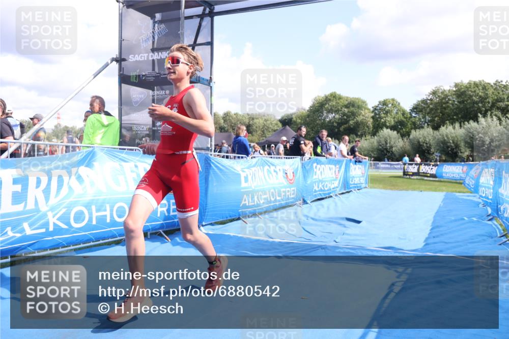 25.08.2024 - Elbe Triathlon Hamburg H.Heesch http://msf.ph/oto/6880542 25.08.2024 12:25:54 Ziel 1730 meine-sportfotos.de