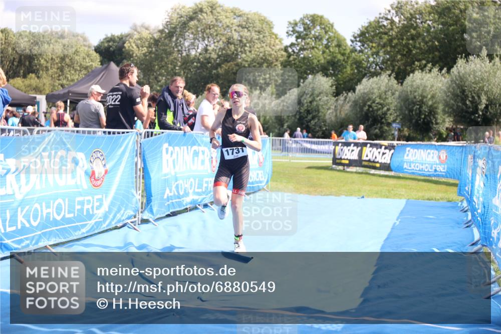 25.08.2024 - Elbe Triathlon Hamburg H.Heesch http://msf.ph/oto/6880549 25.08.2024 12:26:30 Ziel 1731 meine-sportfotos.de