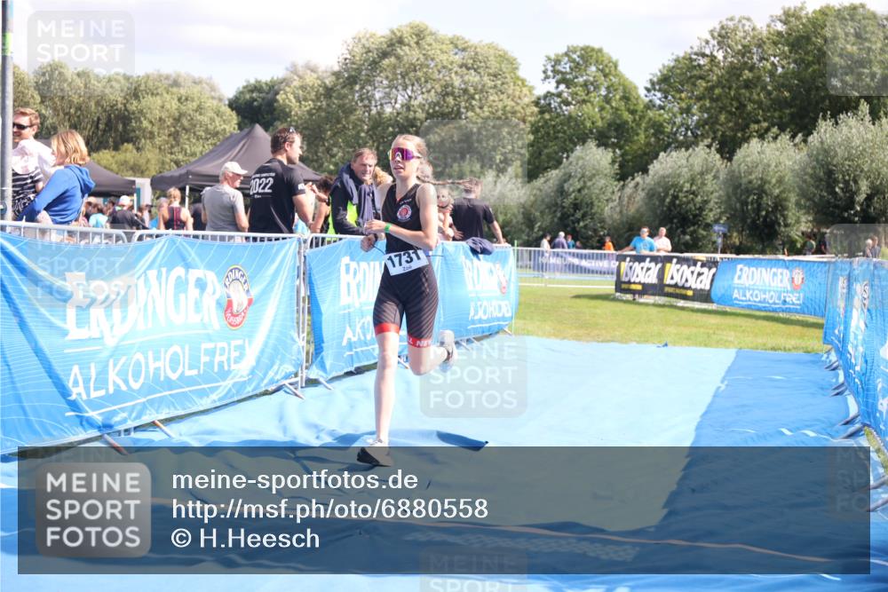 25.08.2024 - Elbe Triathlon Hamburg H.Heesch http://msf.ph/oto/6880558 25.08.2024 12:26:30 Ziel 1731 meine-sportfotos.de