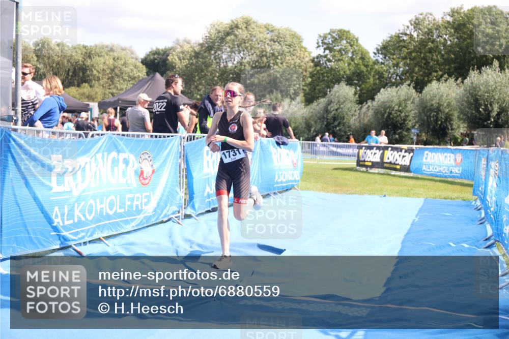 25.08.2024 - Elbe Triathlon Hamburg H.Heesch http://msf.ph/oto/6880559 25.08.2024 12:26:31 Ziel 1731 meine-sportfotos.de