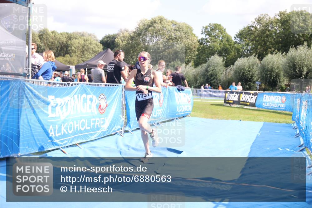 25.08.2024 - Elbe Triathlon Hamburg H.Heesch http://msf.ph/oto/6880563 25.08.2024 12:26:31 Ziel 1731 meine-sportfotos.de