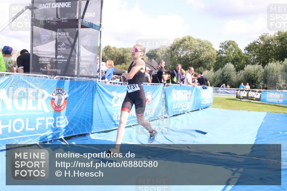 25.08.2024 - Elbe Triathlon Hamburg H.Heesch http://msf.ph/oto/6880580 25.08.2024 12:26:31 Ziel 1731 meine-sportfotos.de