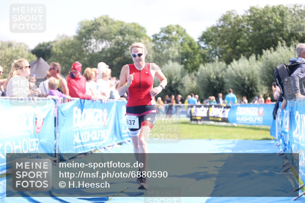 25.08.2024 - Elbe Triathlon Hamburg H.Heesch http://msf.ph/oto/6880590 25.08.2024 11:54:54 Ziel 537 meine-sportfotos.de