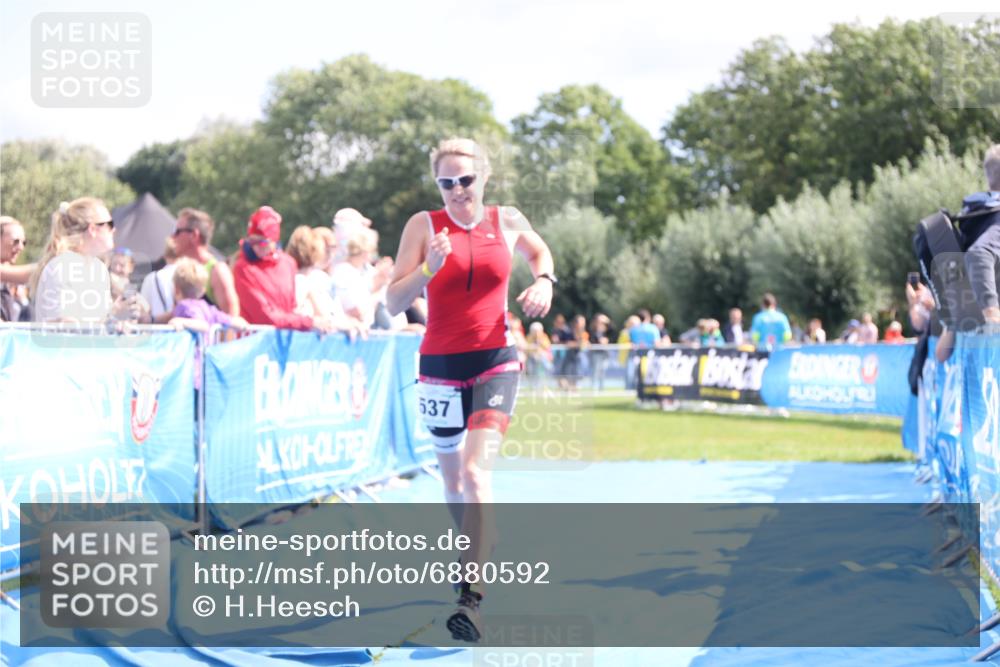25.08.2024 - Elbe Triathlon Hamburg H.Heesch http://msf.ph/oto/6880592 25.08.2024 11:54:54 Ziel 537 meine-sportfotos.de