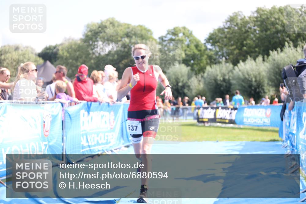 25.08.2024 - Elbe Triathlon Hamburg H.Heesch http://msf.ph/oto/6880594 25.08.2024 11:54:54 Ziel 537 meine-sportfotos.de