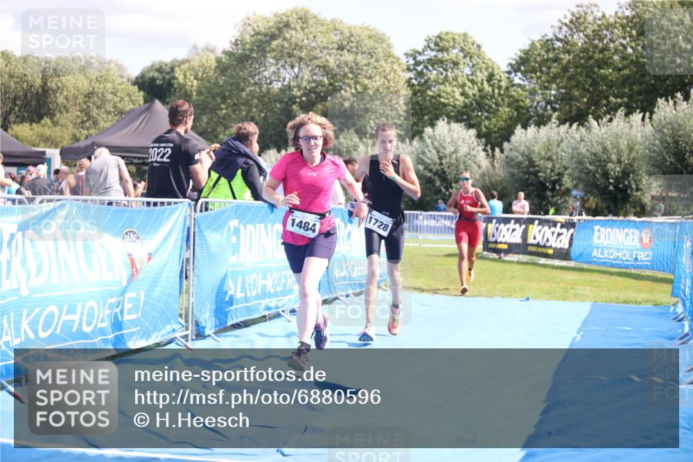 25.08.2024 - Elbe Triathlon Hamburg H.Heesch http://msf.ph/oto/6880596 25.08.2024 12:26:47 Ziel 1484, 1728, 1732 meine-sportfotos.de