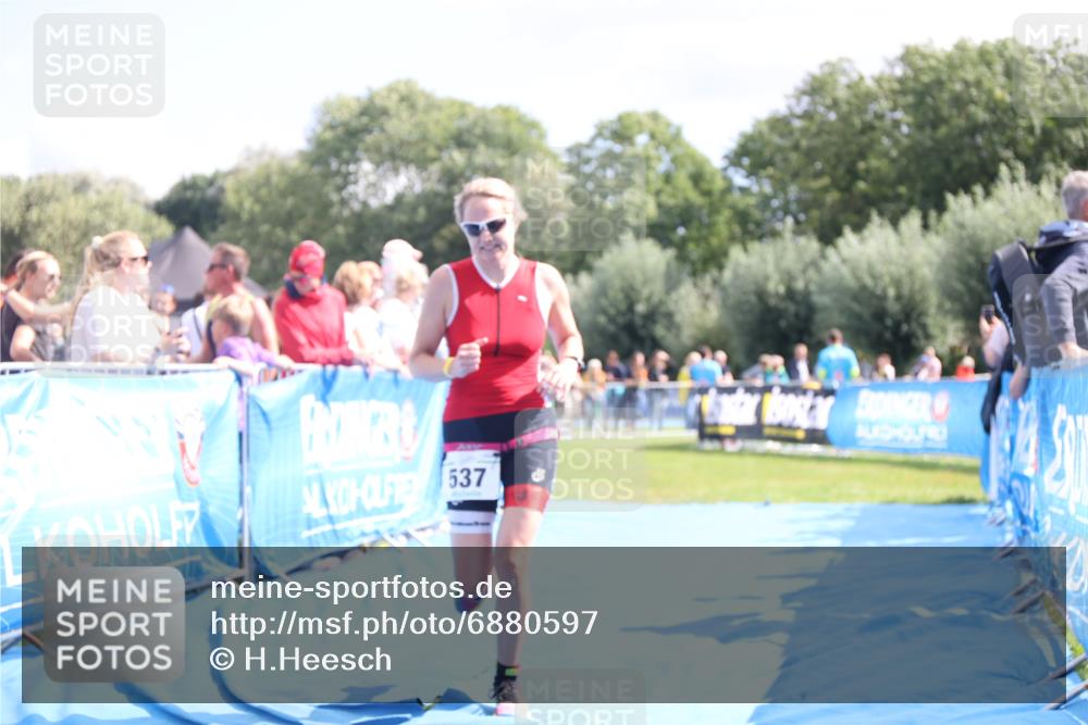 25.08.2024 - Elbe Triathlon Hamburg H.Heesch http://msf.ph/oto/6880597 25.08.2024 11:54:54 Ziel 537 meine-sportfotos.de
