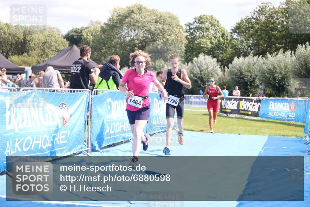 25.08.2024 - Elbe Triathlon Hamburg H.Heesch http://msf.ph/oto/6880598 25.08.2024 12:26:47 Ziel 1484, 1728, 1732 meine-sportfotos.de