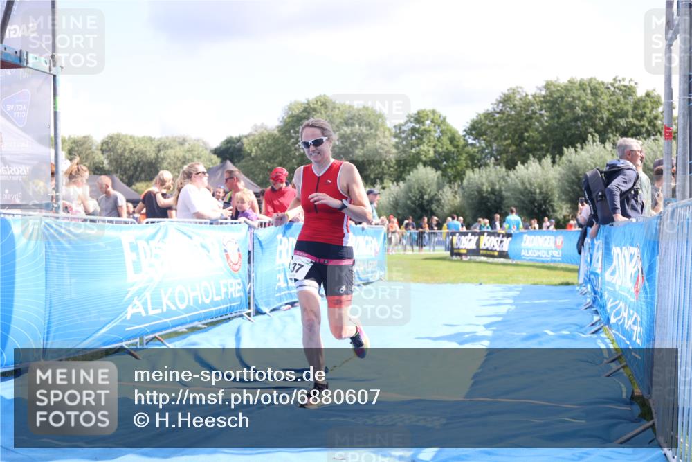 25.08.2024 - Elbe Triathlon Hamburg H.Heesch http://msf.ph/oto/6880607 25.08.2024 11:54:54 Ziel 537 meine-sportfotos.de