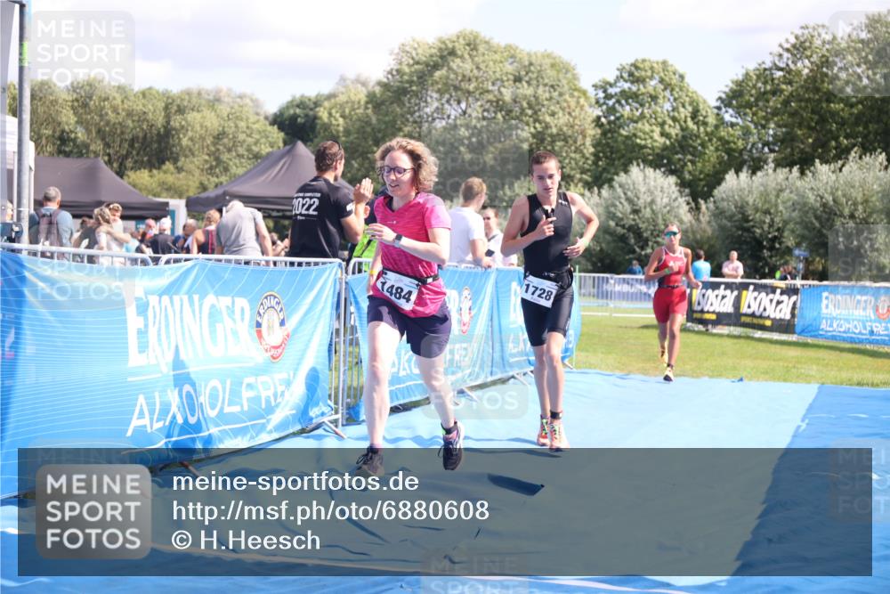 25.08.2024 - Elbe Triathlon Hamburg H.Heesch http://msf.ph/oto/6880608 25.08.2024 12:26:48 Ziel 1484, 1728, 1732 meine-sportfotos.de