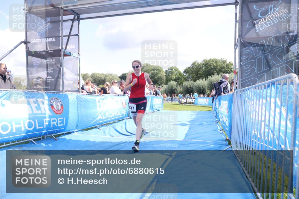 25.08.2024 - Elbe Triathlon Hamburg H.Heesch http://msf.ph/oto/6880615 25.08.2024 11:54:54 Ziel 537 meine-sportfotos.de