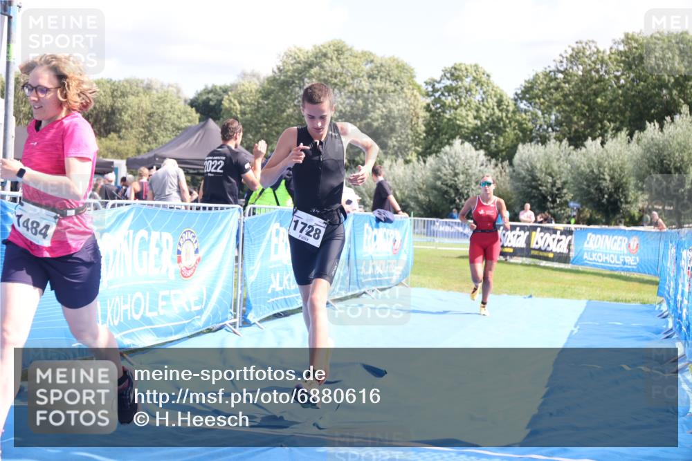 25.08.2024 - Elbe Triathlon Hamburg H.Heesch http://msf.ph/oto/6880616 25.08.2024 12:26:48 Ziel 1484, 1728, 1732 meine-sportfotos.de