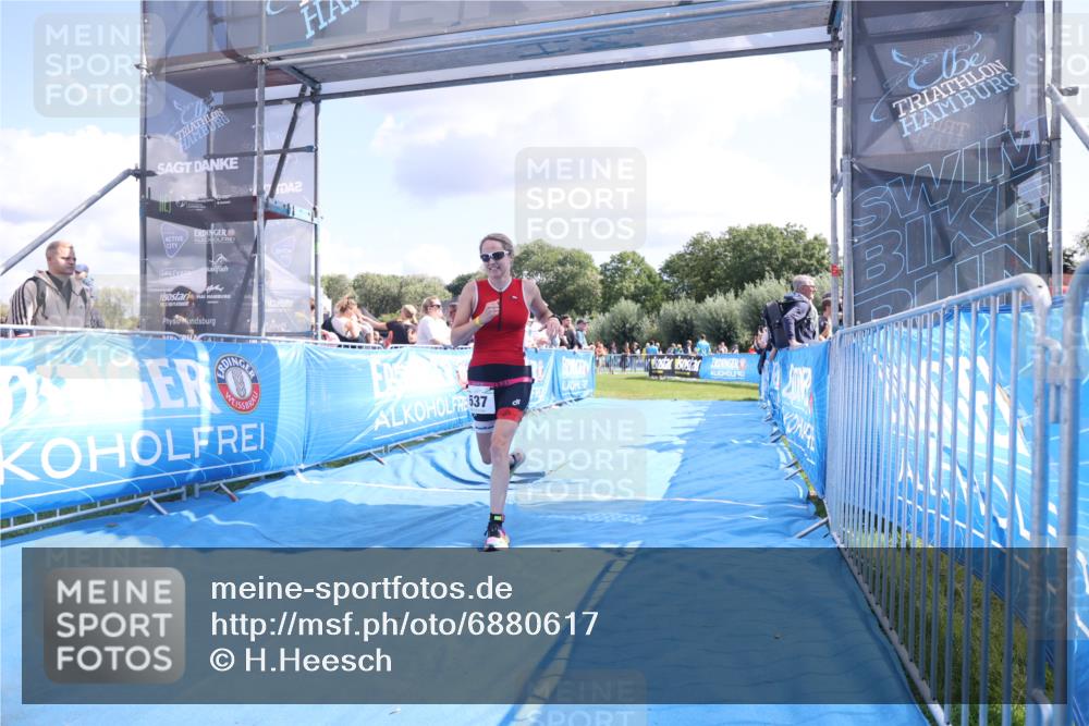 25.08.2024 - Elbe Triathlon Hamburg H.Heesch http://msf.ph/oto/6880617 25.08.2024 11:54:55 Ziel 537 meine-sportfotos.de
